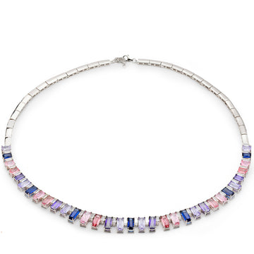Collar con piedras en talla esmeralda multicolor.