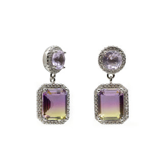 Pendientes de piedras de colores en tonos lavanda y amarillo