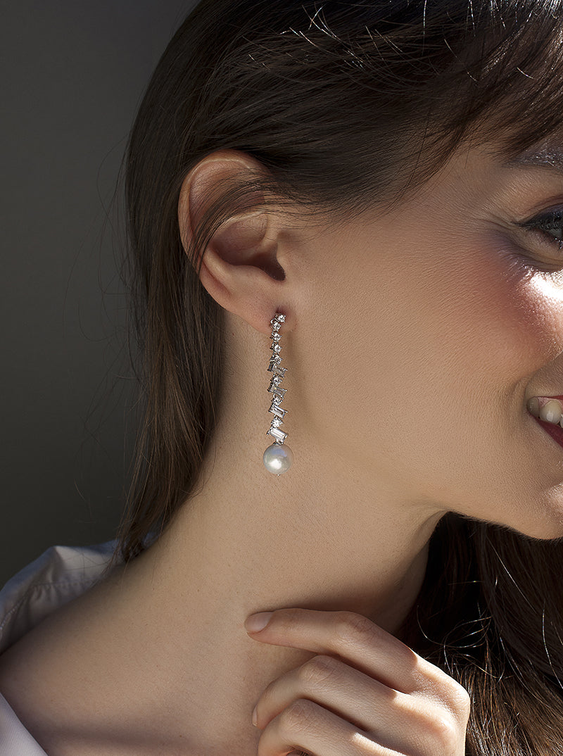 Pendientes novia largos con circonitas rectangulares y acabados en perla