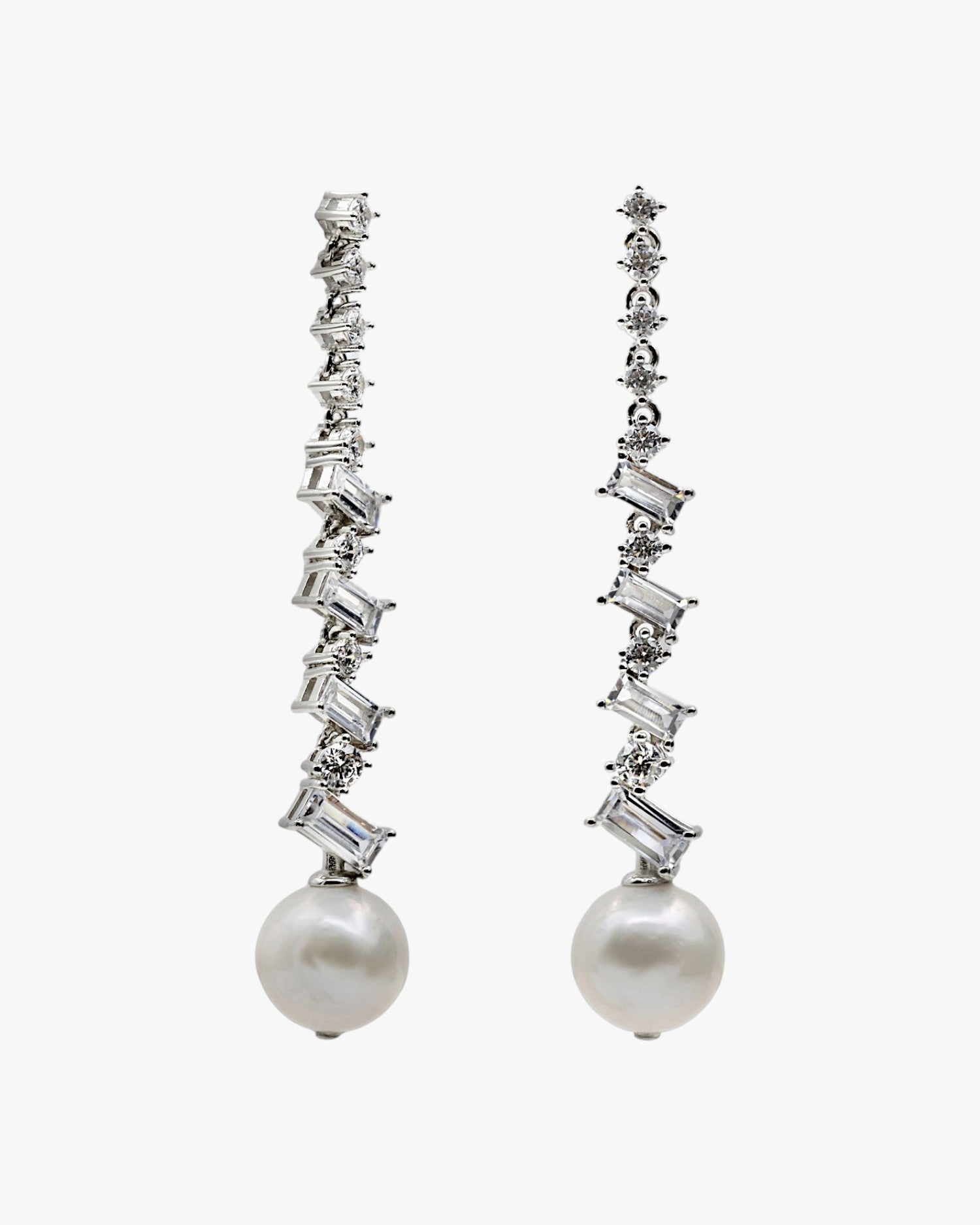 Pendientes novia largos con circonitas rectangulares y acabados en perla