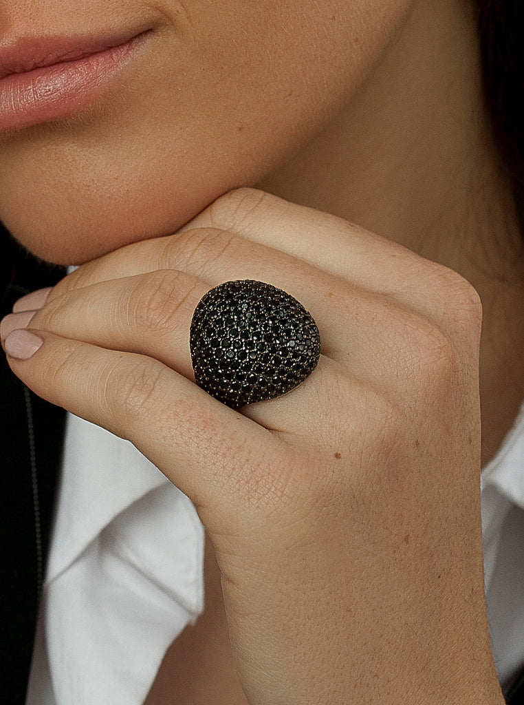 Anillos grandes diseño redondo con circonitas negras