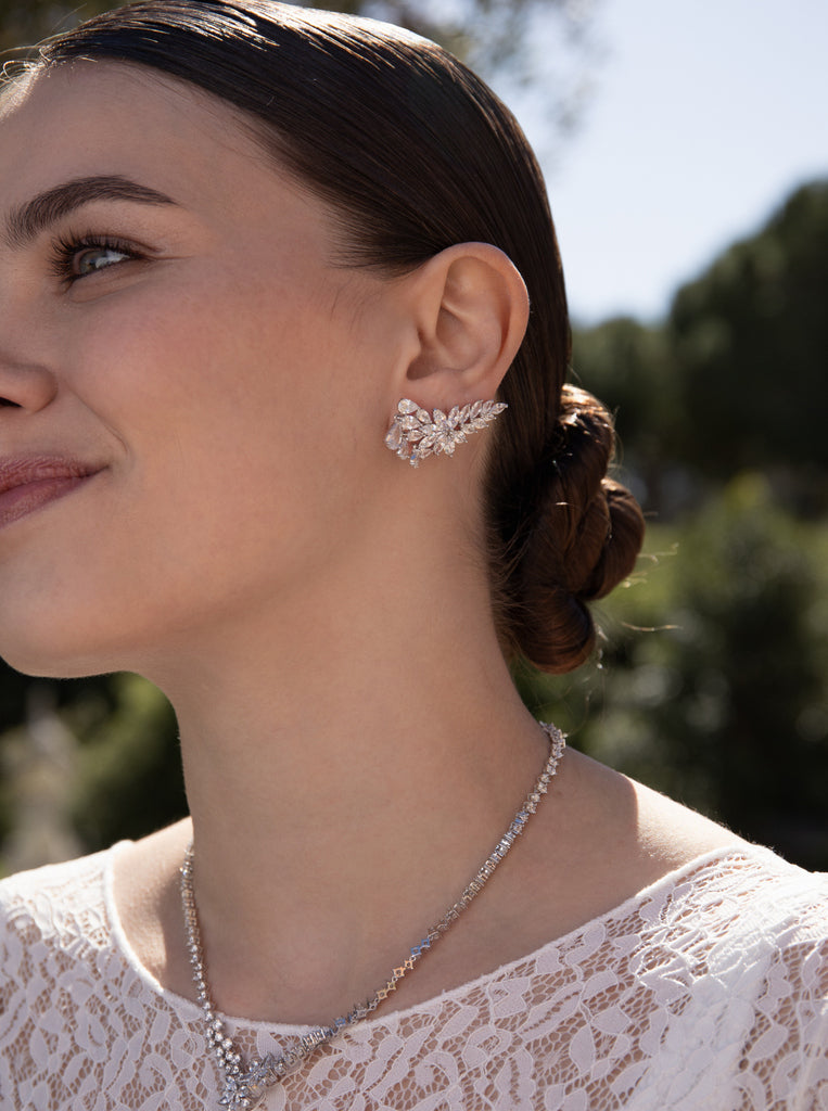 Boucle d'oreille grimpante à motif floral et zircone cubique