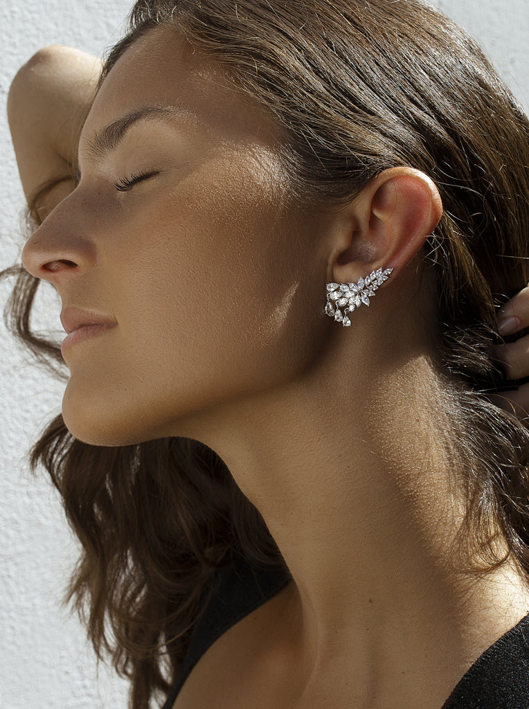 Boucle d'oreille grimpante à motif floral et zircone cubique
