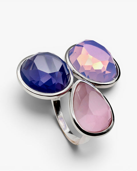 Anillo de plata con tres piedras facetadas en tonos violetas y rosa