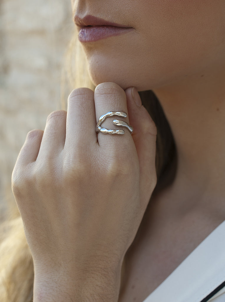 Anillos de diseño de estilo moderno y minimalista