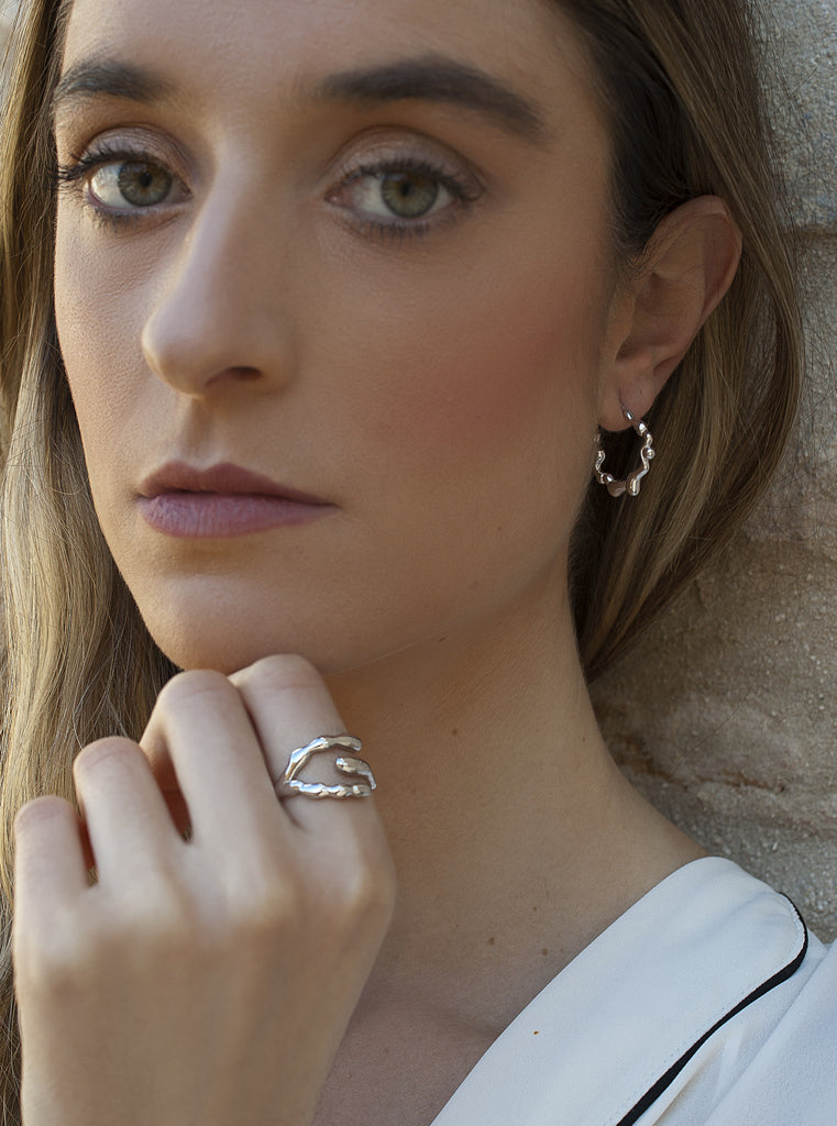 Anillos de diseño de estilo moderno y minimalista