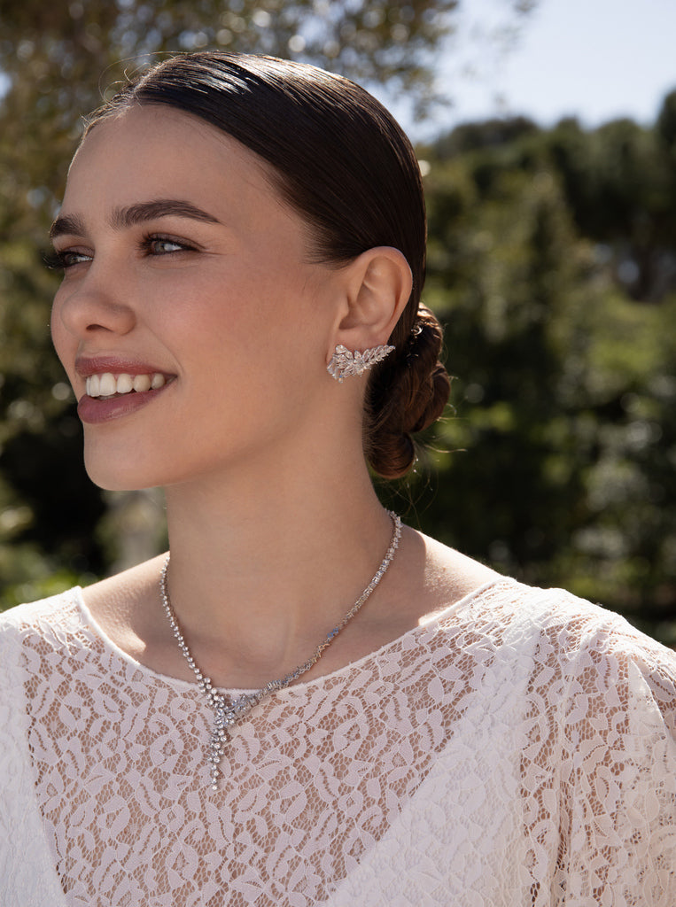 Pendiente trepadora estilo floral con circonitas