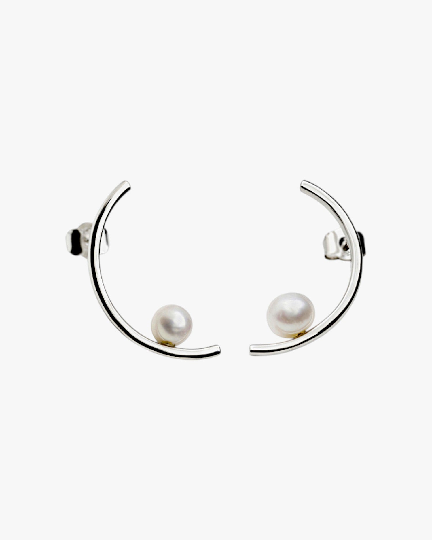 Pendientes de plata con perla diseño semicircular