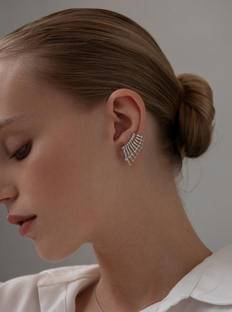 Pendientes trepadores con diseño cascada de plata