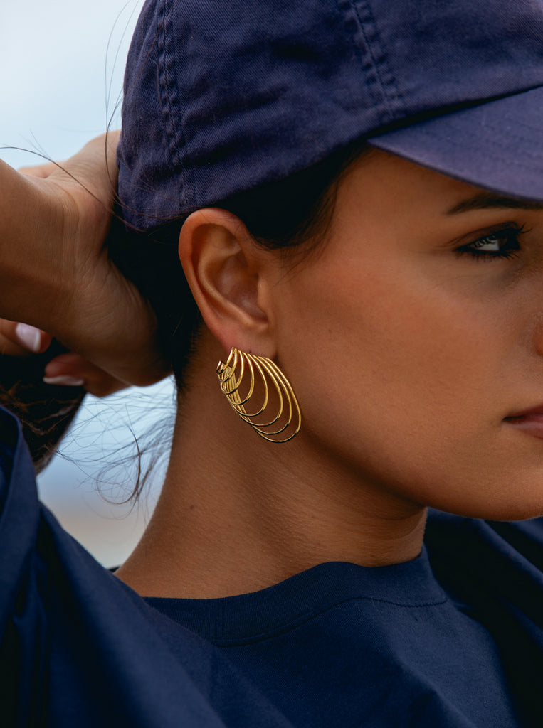 Pendientes originales en plata bañada en oro de diseño vanguardista