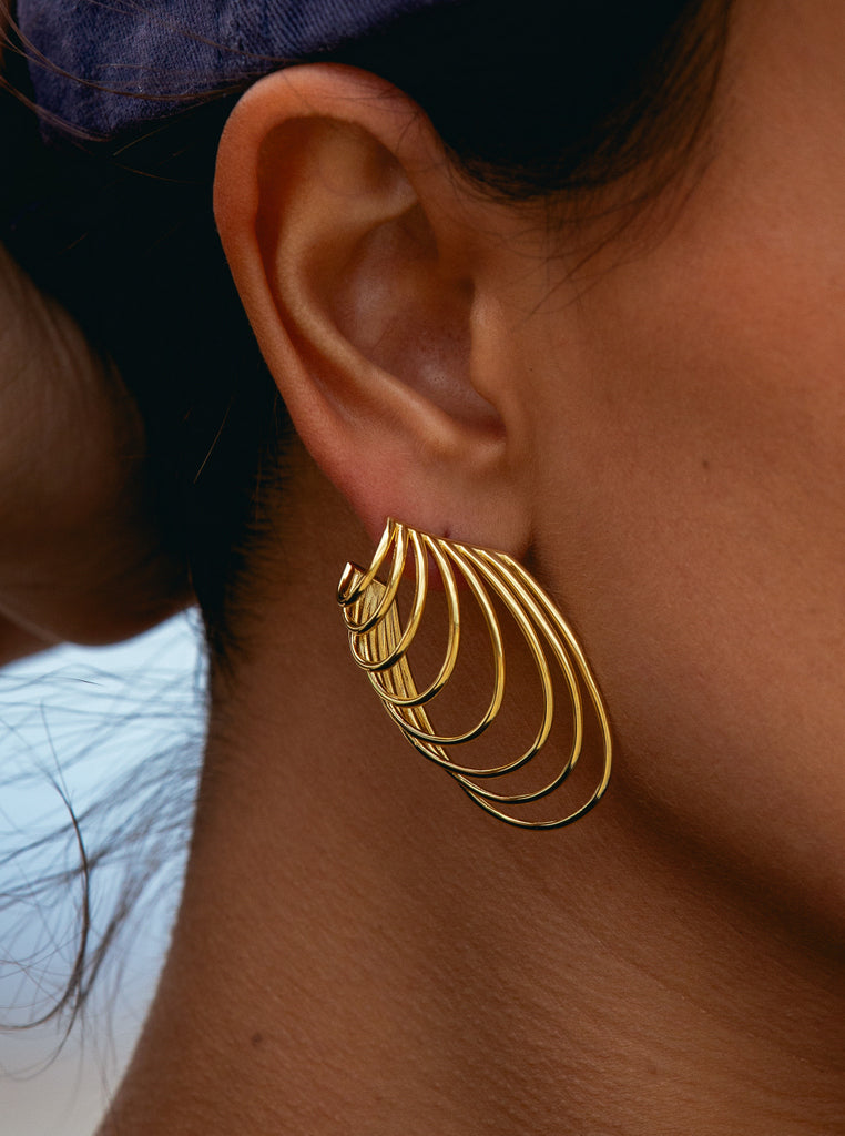 Pendientes originales en plata bañada en oro de diseño vanguardista