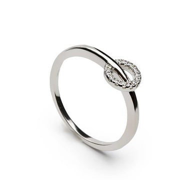 Anillo fino con circonitas diseño circular