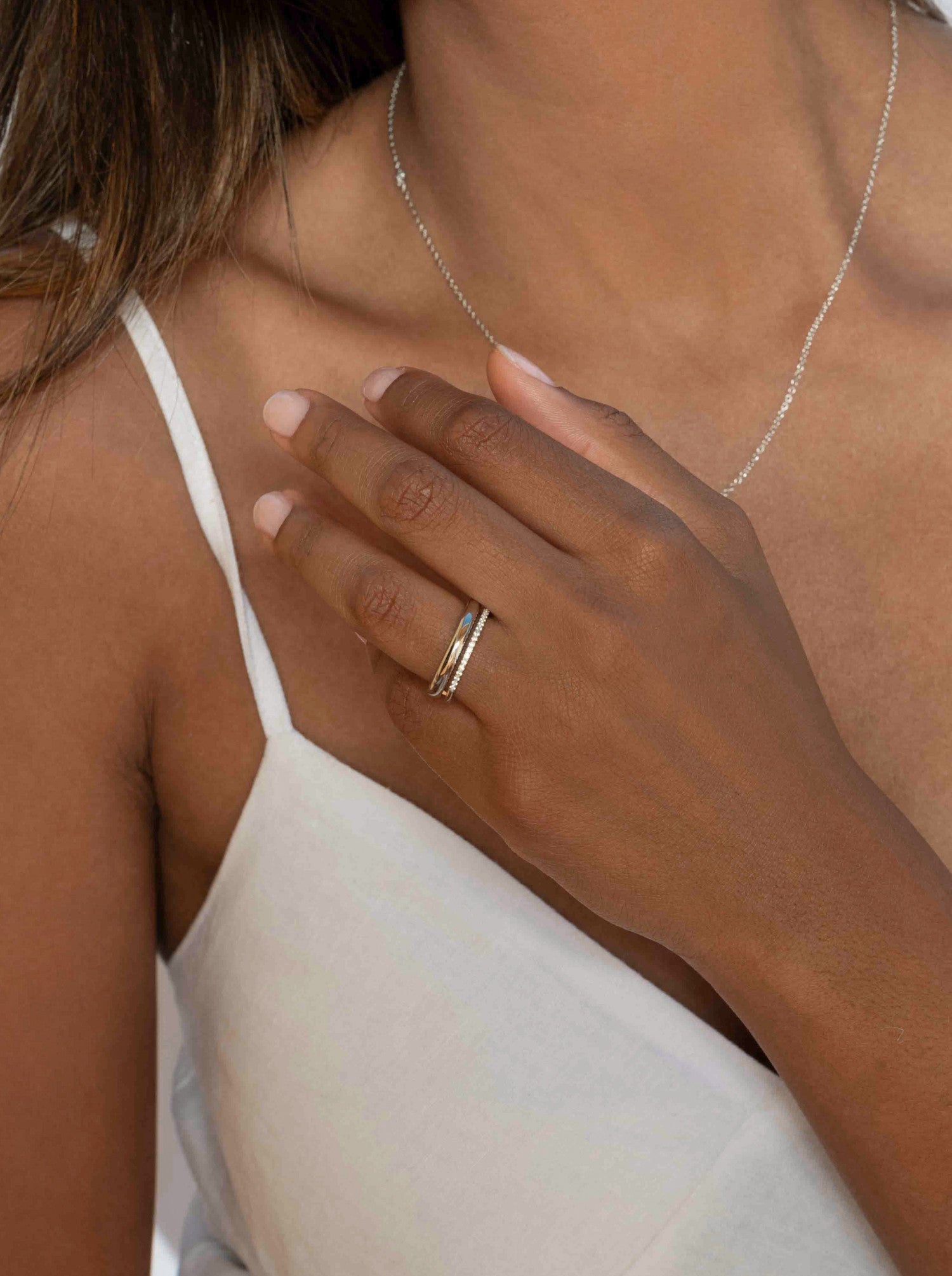 Anillo con circonitas doble rail