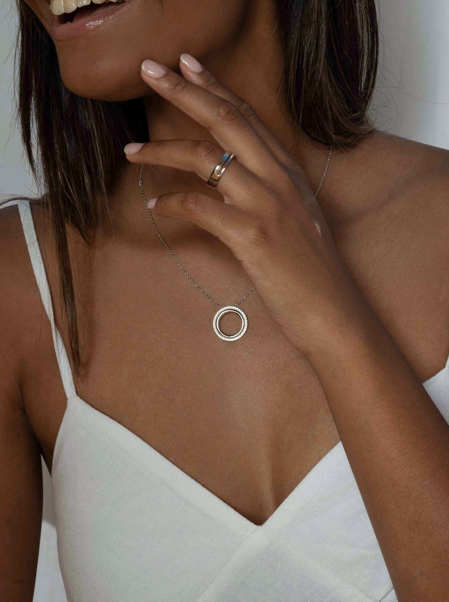 Anillo con circonitas doble rail