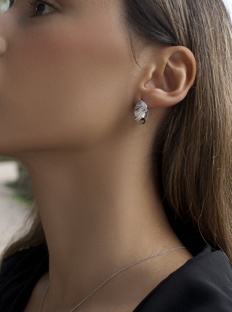 Pendientes aro de plata con diseño elegante y ovalado