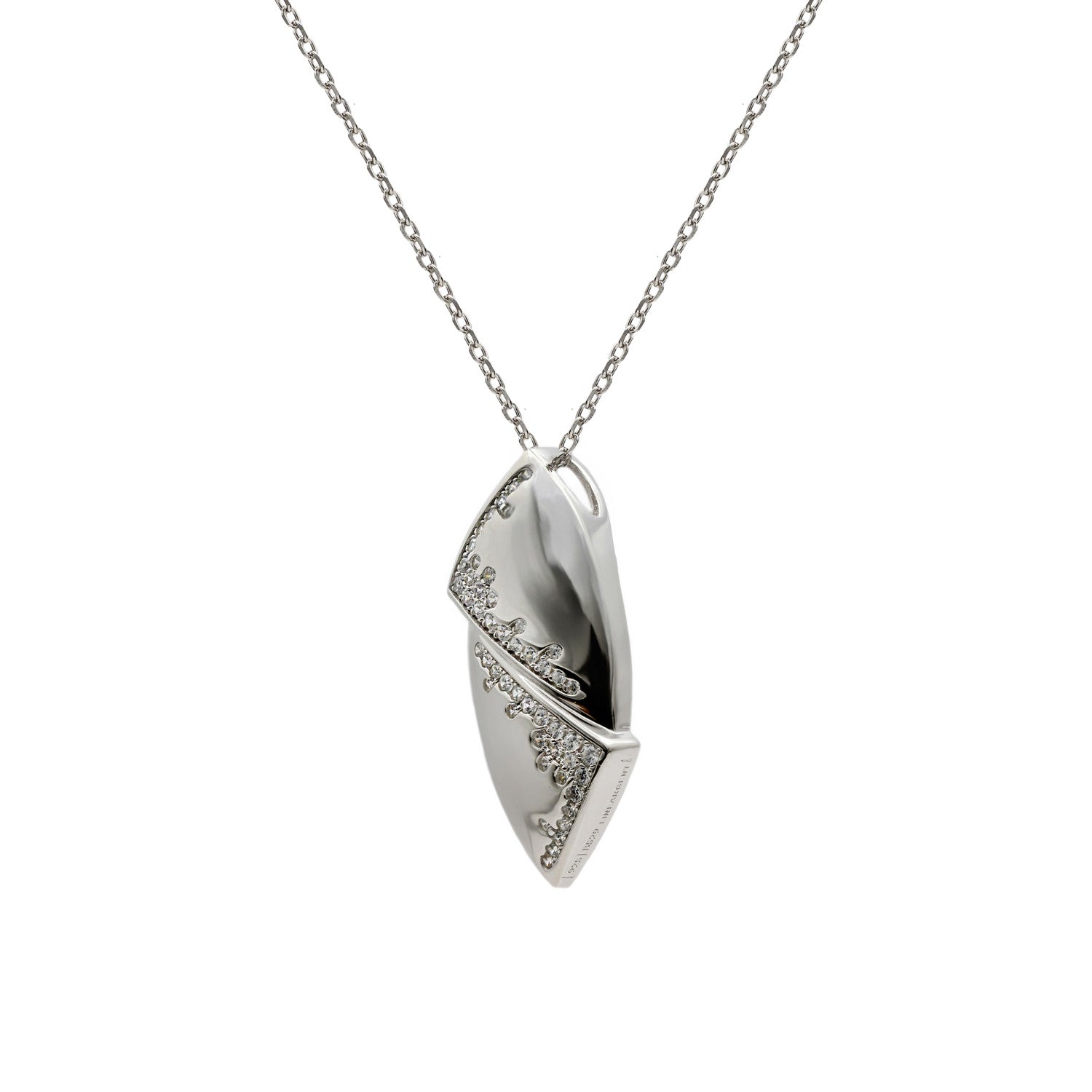 Sparkling silver pendant with a curved design