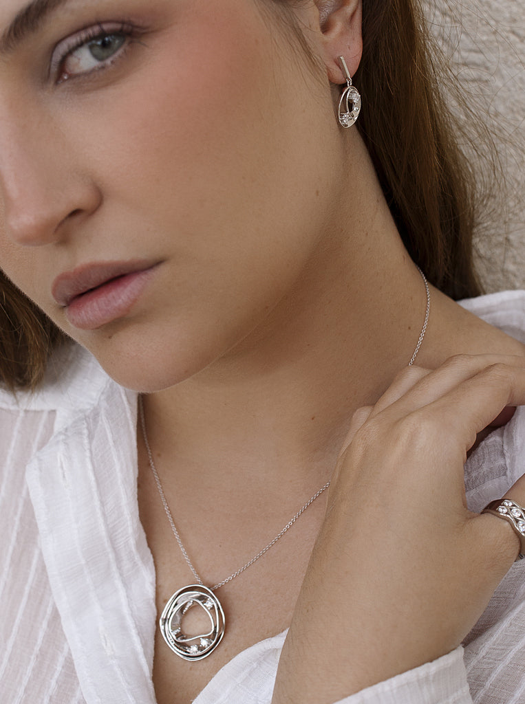 Colgante brillante con diseño contemporáneo y elegante