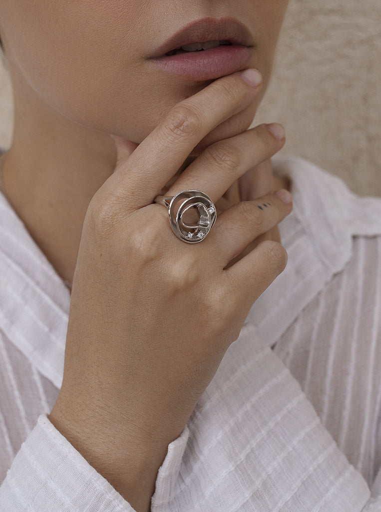 Grandes bagues en argent au design ovale moderne