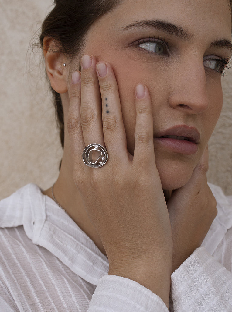 Grandes bagues en argent au design ovale moderne