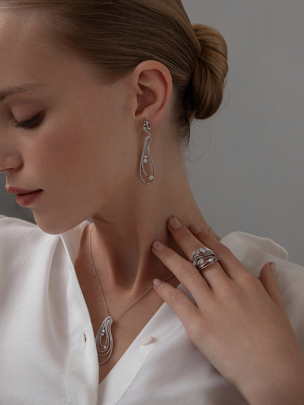 collier de argent avec design organique