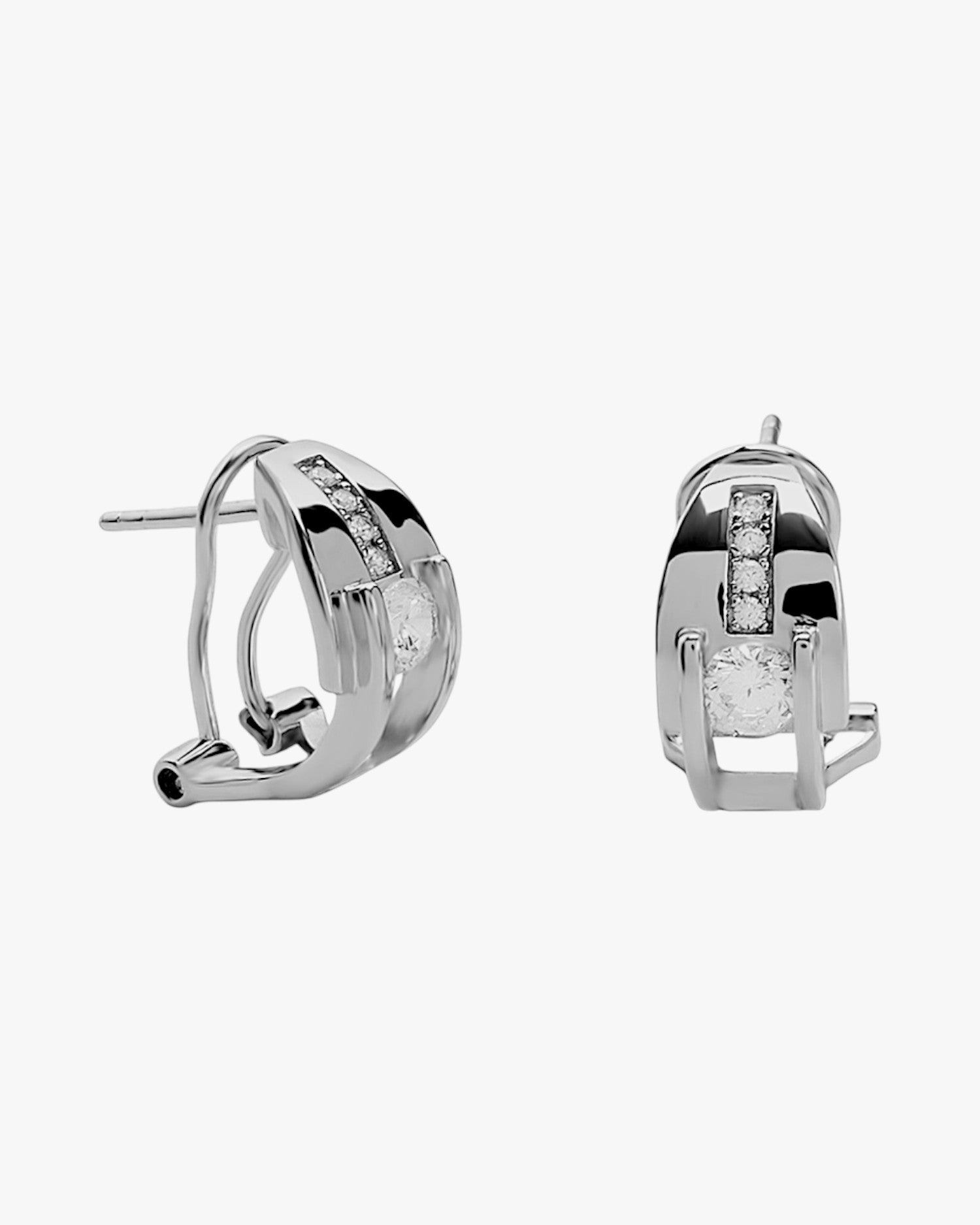 Pendientes cierre omega de plata con diseño elegante