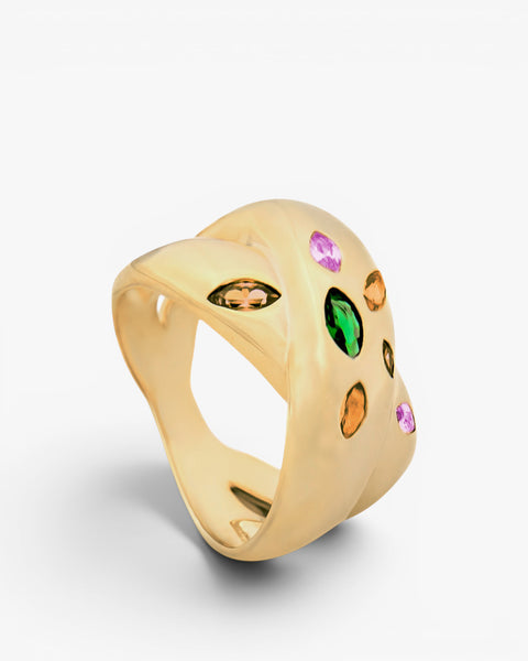 Rings with stones in a cross design in gold