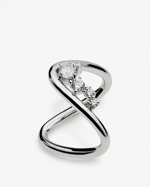 Bague incurvée en argent ornée de zirconiums cubiques