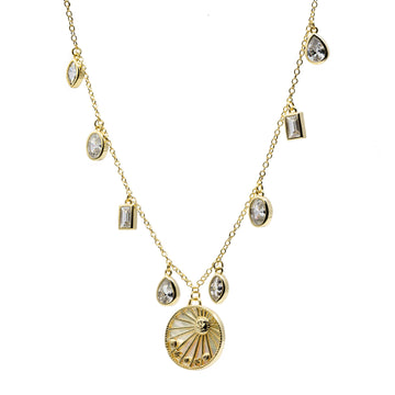 Collier médaille d'or au design céleste et élégant