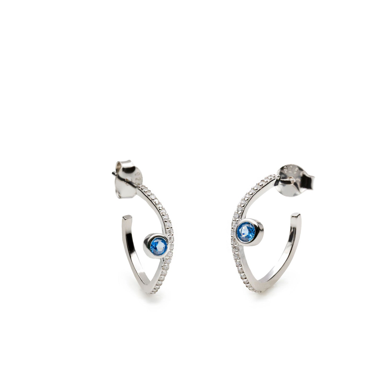 Pendientes de aro elegantes en plata con circonitas y piedra azul