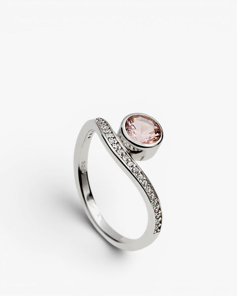 Bague en argent ornée d'un zircon cubique et d'une pierre rose