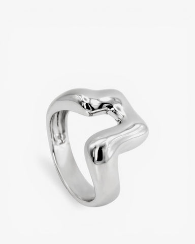 Anillo de plata irregular líquido
