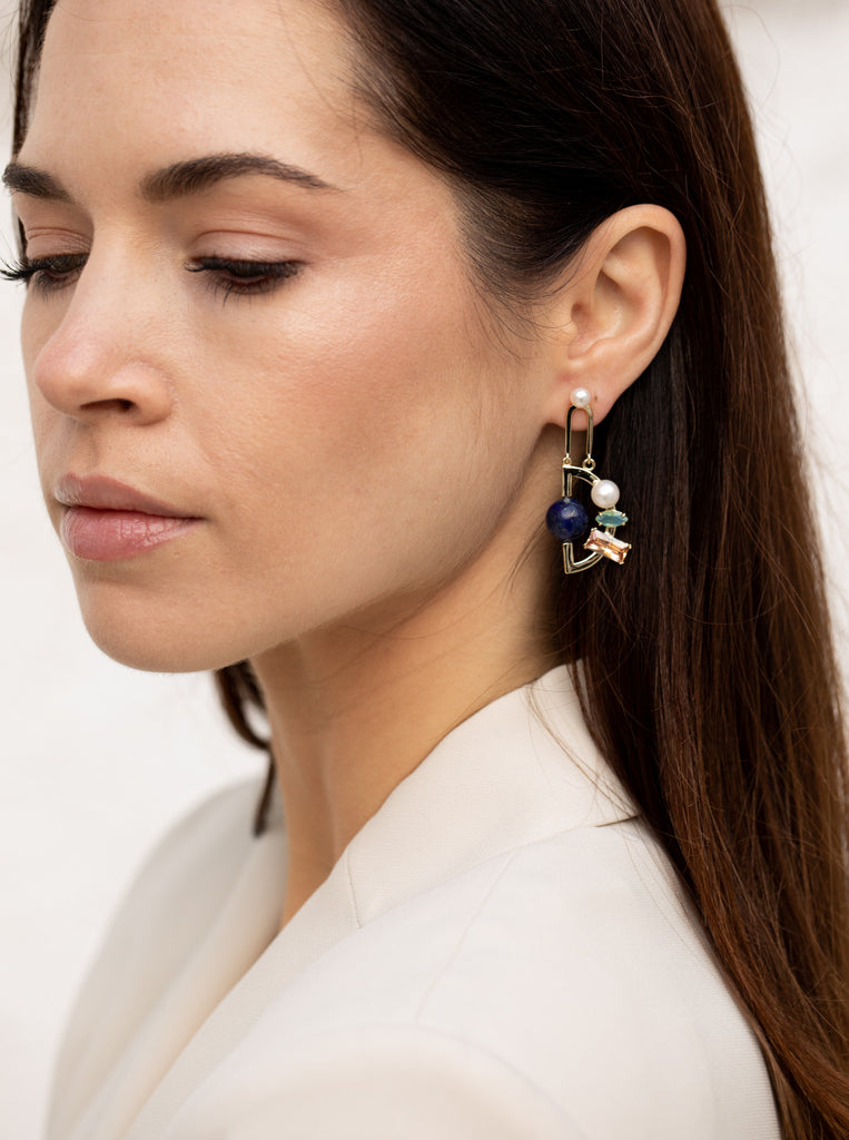pendientes de plata dorados con piedras multicolores y perlas