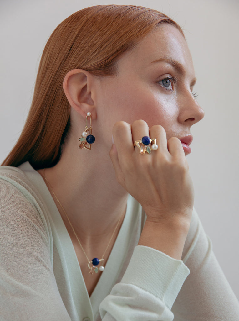 pendientes de plata dorados con piedras multicolores y perlas