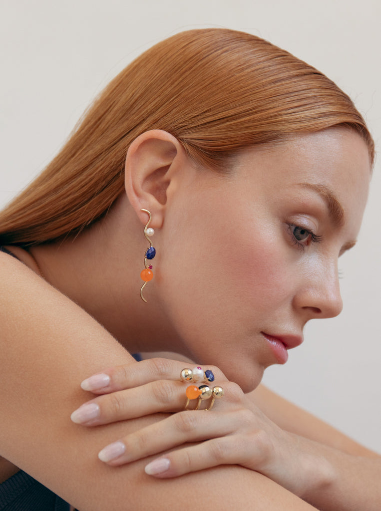 Boucles d'oreilles originales au design ondulé et aux couleurs éclatantes