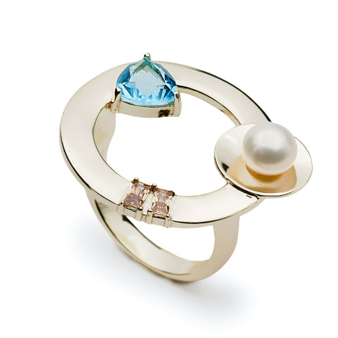 Anillos de diseño con estructura circular en dorado