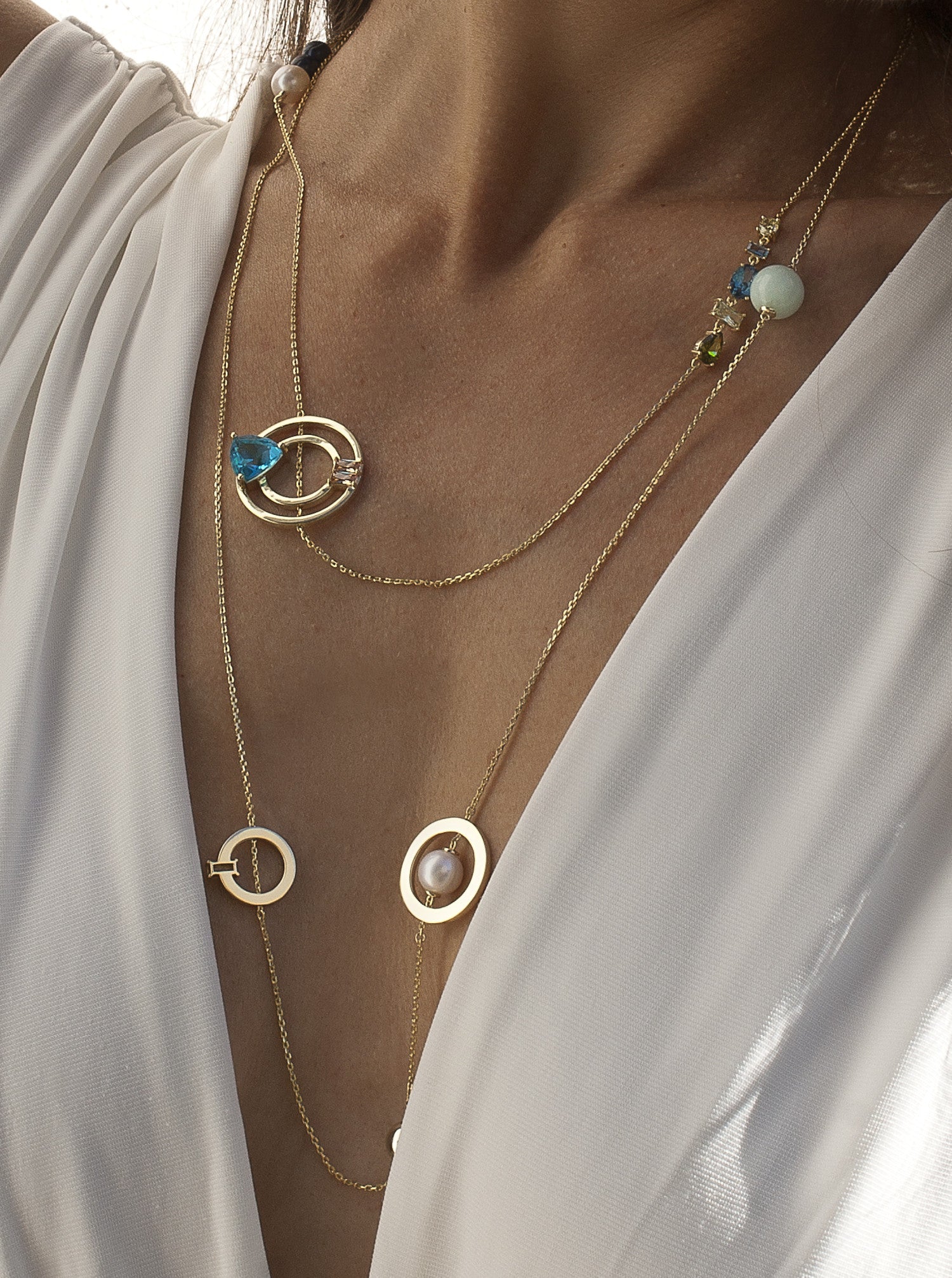 Collares largos estilo elegante con perlas y piedras
