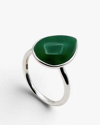 Anillo de plata con piedra verde en forma de gota
