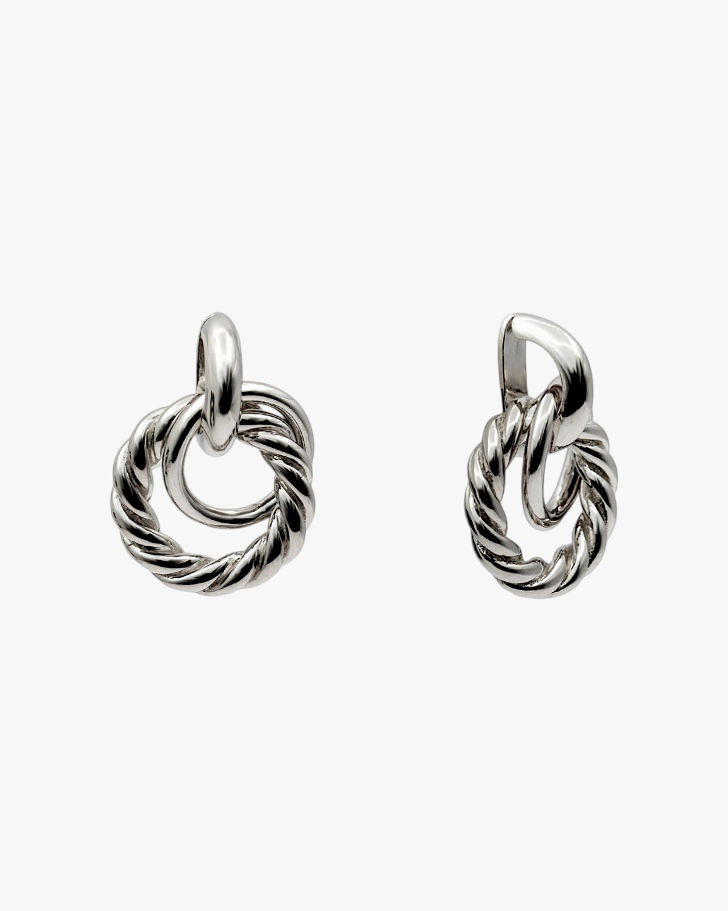 Pendientes aro de diseño trenzado elegante y atemporal