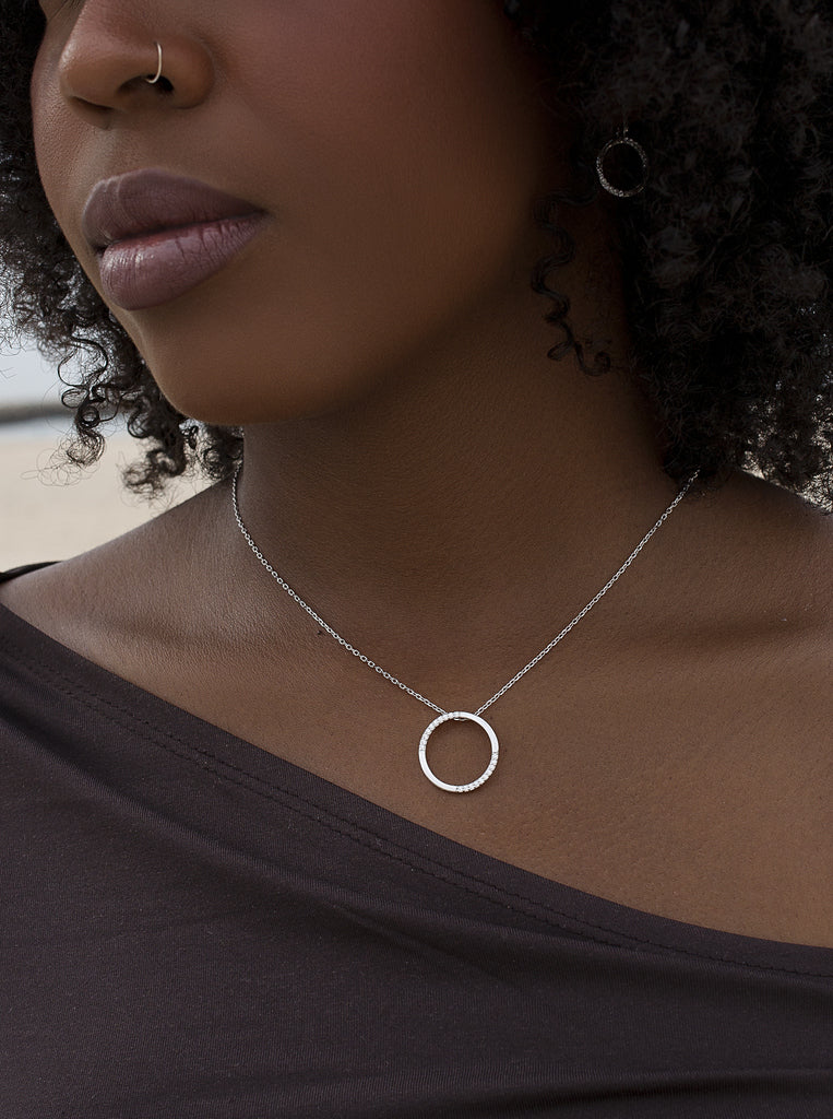 Collar original circulo con circonitas