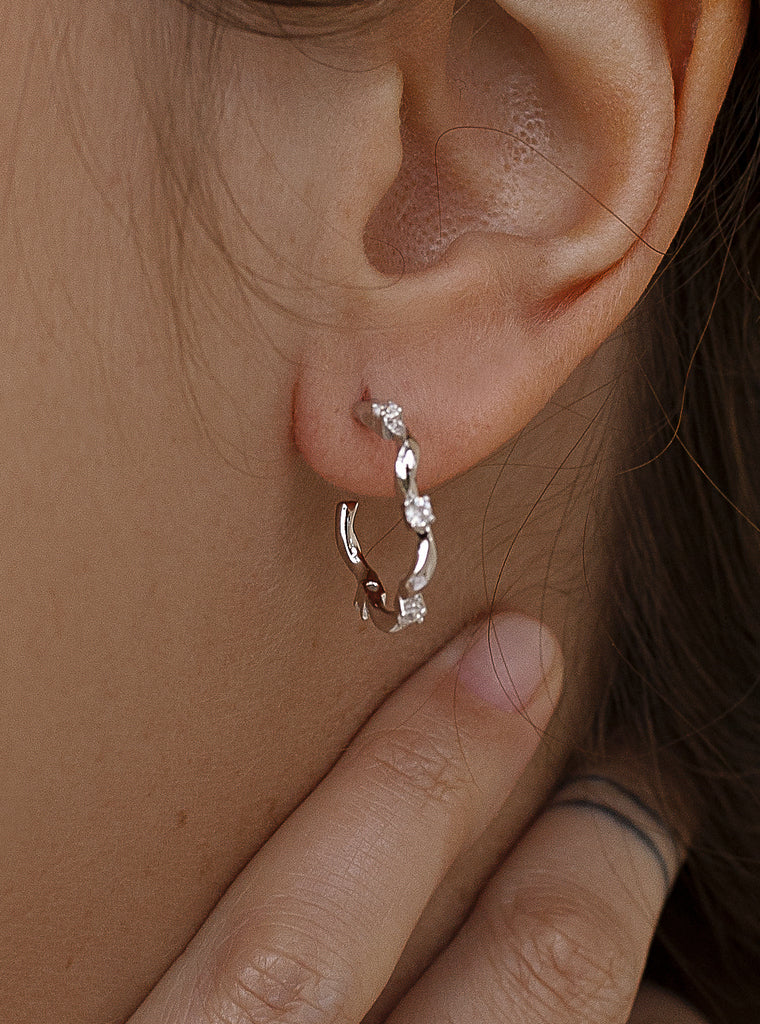 Silver earring with irregular line cubic zirconia
