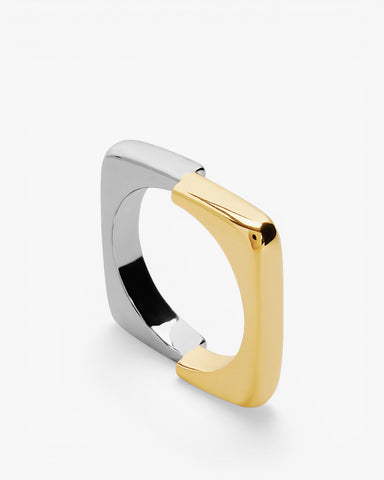 Anillo bicolor diseño cuadrado de plata y baño en oro