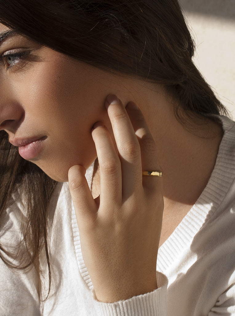 Anillo bicolor de formas orgánicas en plata y oro