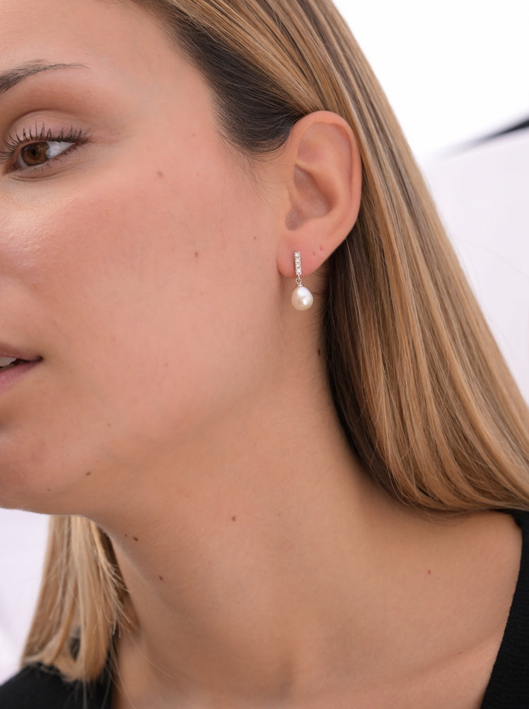Pendientes de plata con perla blanca y barra de circonitas
