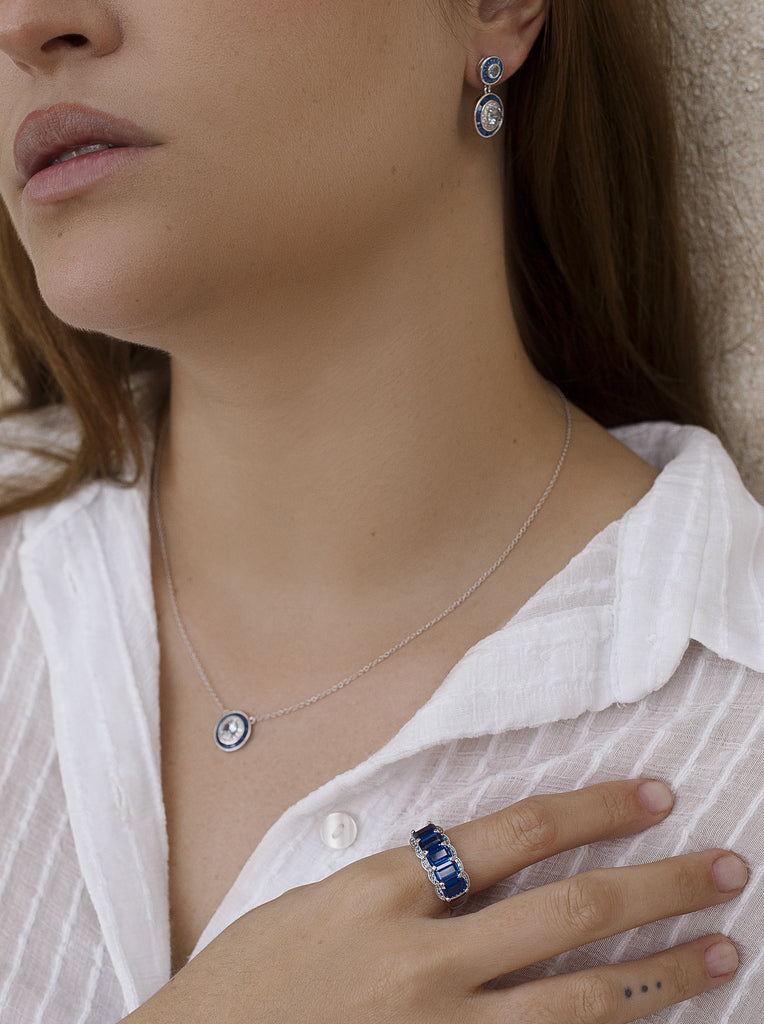 Earrings with circular colored stones in a blue tone