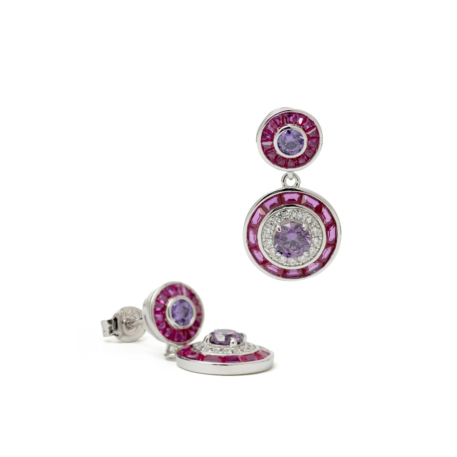 Earrings with circular colored stones in a fuchsia tone