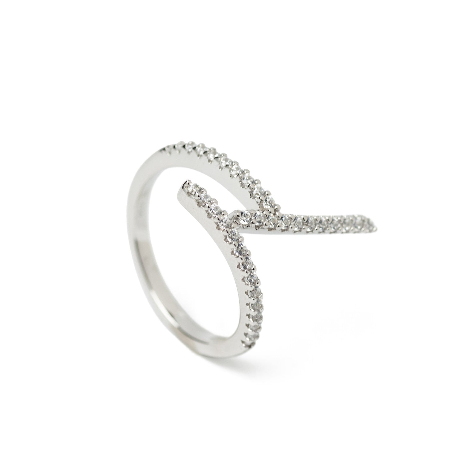 Anillo de diseño minimalista y elegante de plata