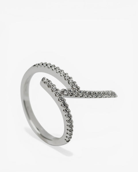 Anillo de diseño minimalista y elegante de plata