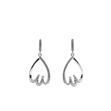 Pendeintes largos de plata con diseño elegante