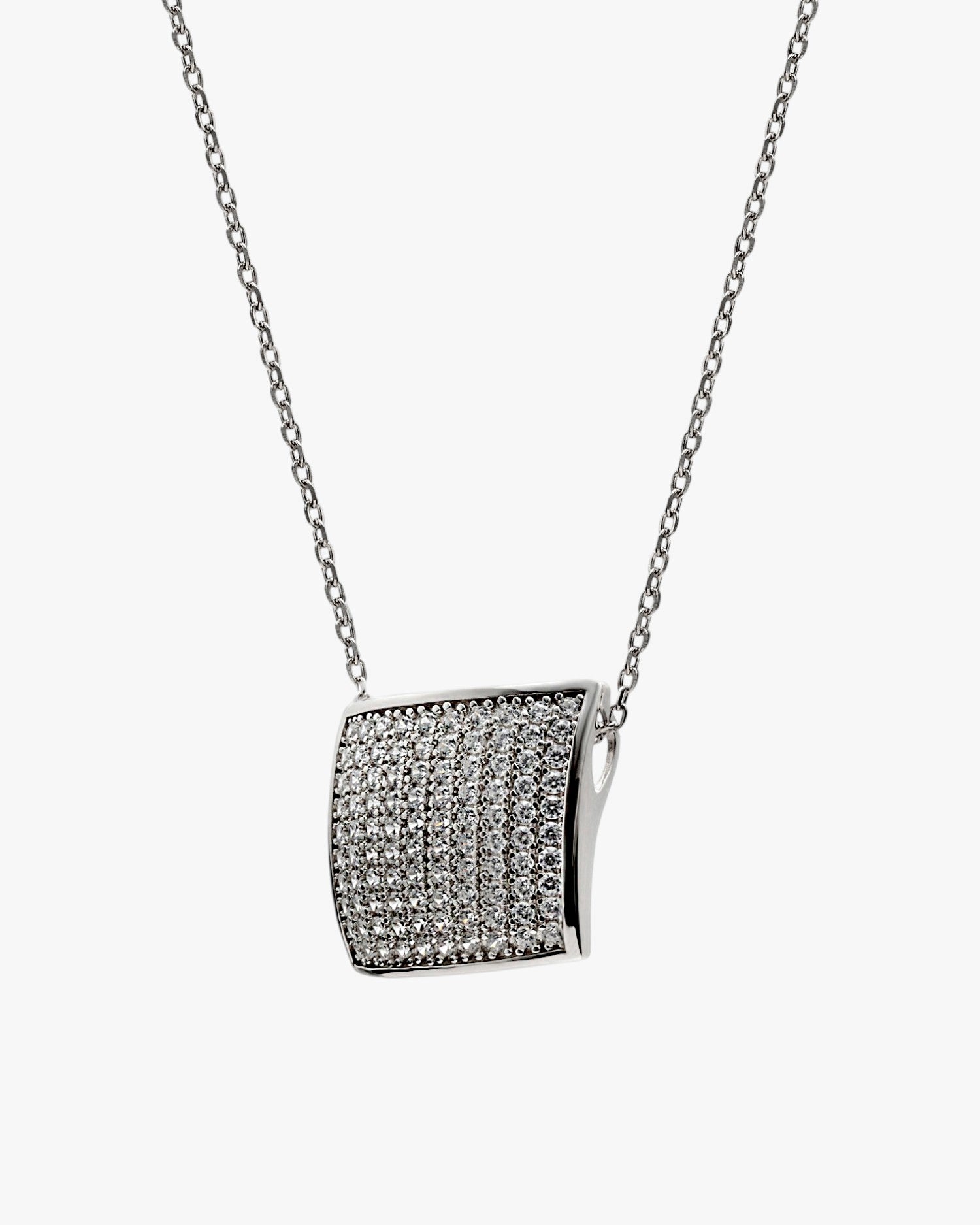 Collier carré en argent orné de zirconiums cubiques