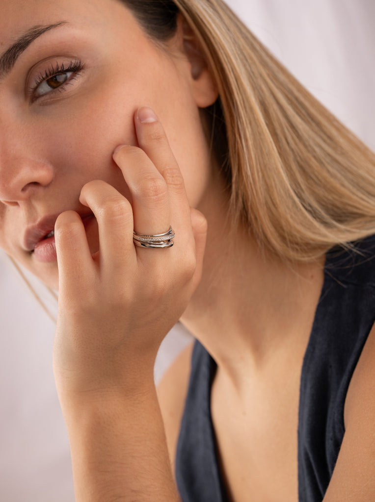 ring silver with zirconias ring crossed